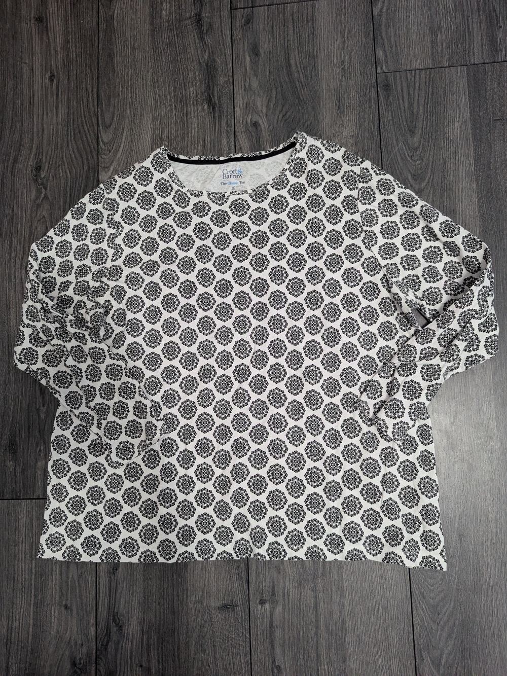 croft & barrow Black and White Medallion Long-Sleeve Tee
